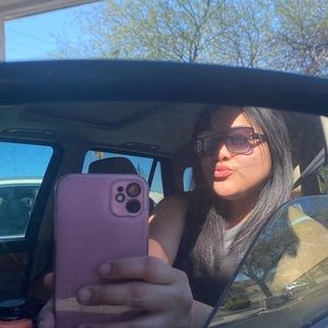 Meet your Posher, Nia